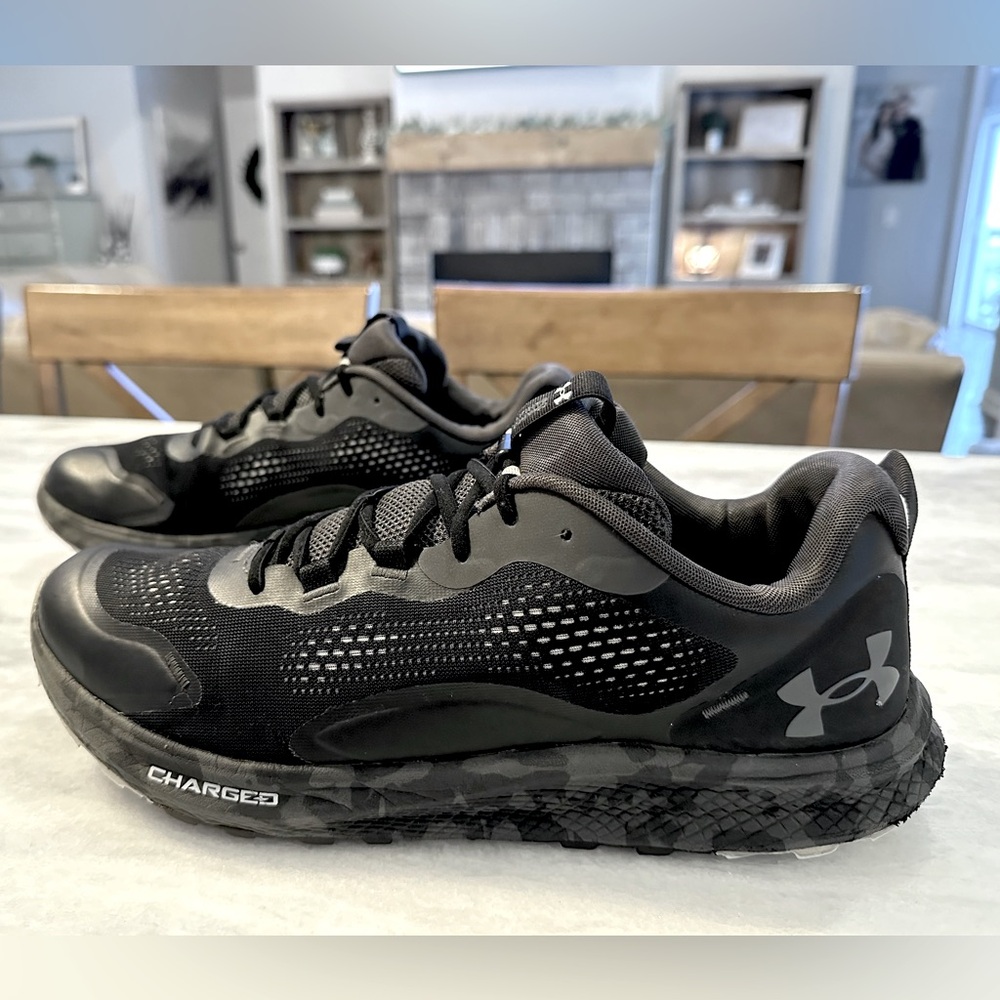Men’s Size 12 Under Armour Charged Bandit Shoes